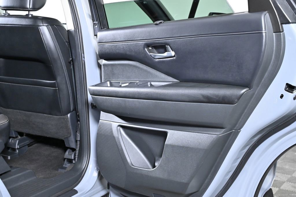 Certified 2024 Nissan Pathfinder SL image 27
