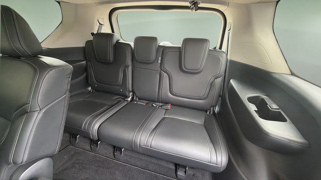 Used 2025 Nissan Armada SV AWD/4WD image 29