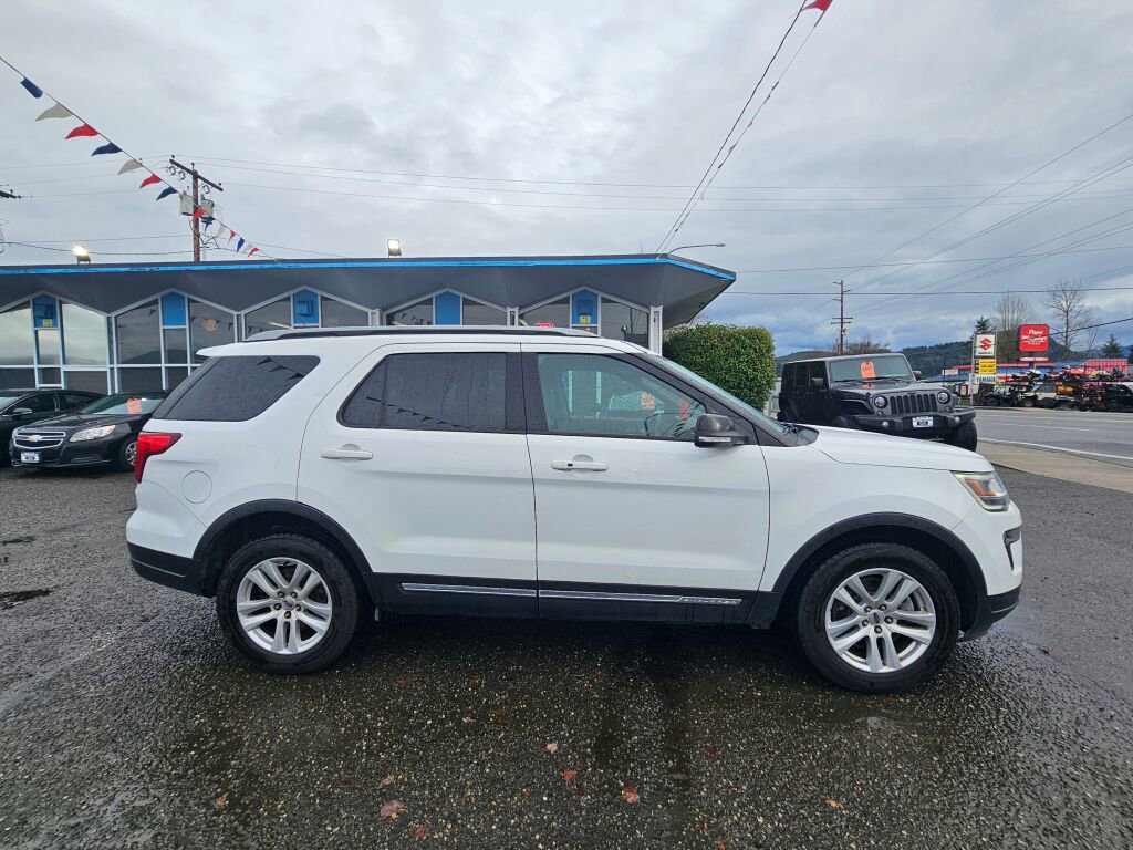 Used 2018 Ford Explorer XLT w/ Equipment Group 202A image 8
