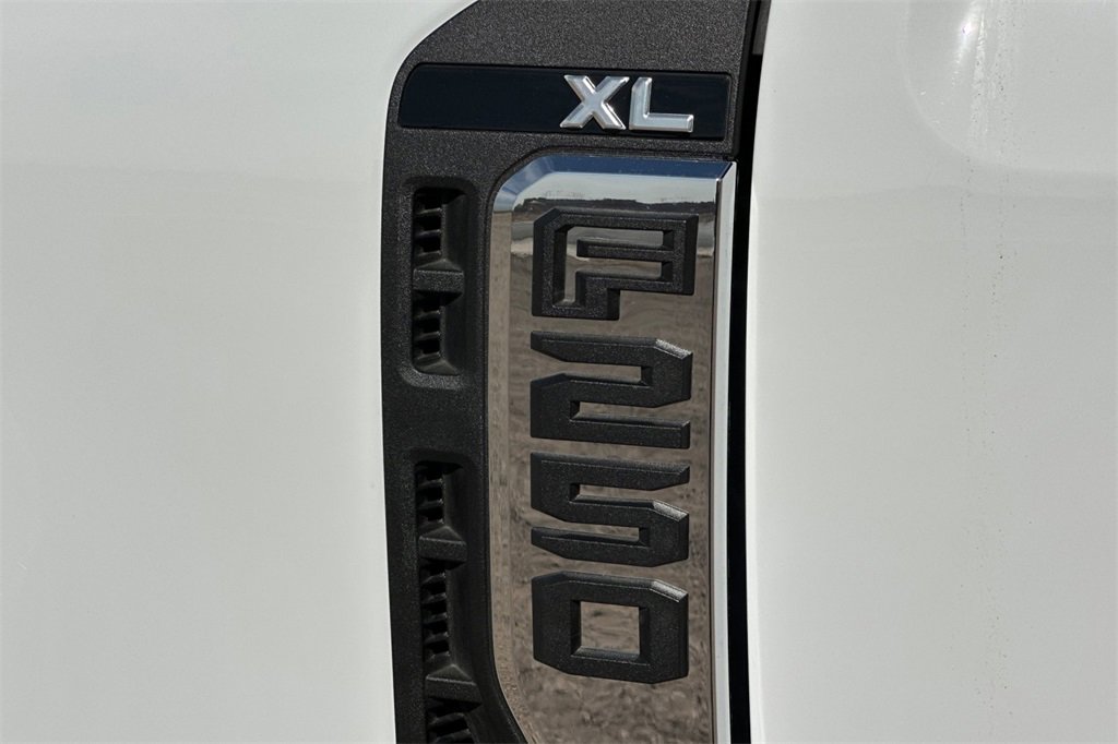 Used 2025 Ford F250 XL w/ XL Chrome Package image 24