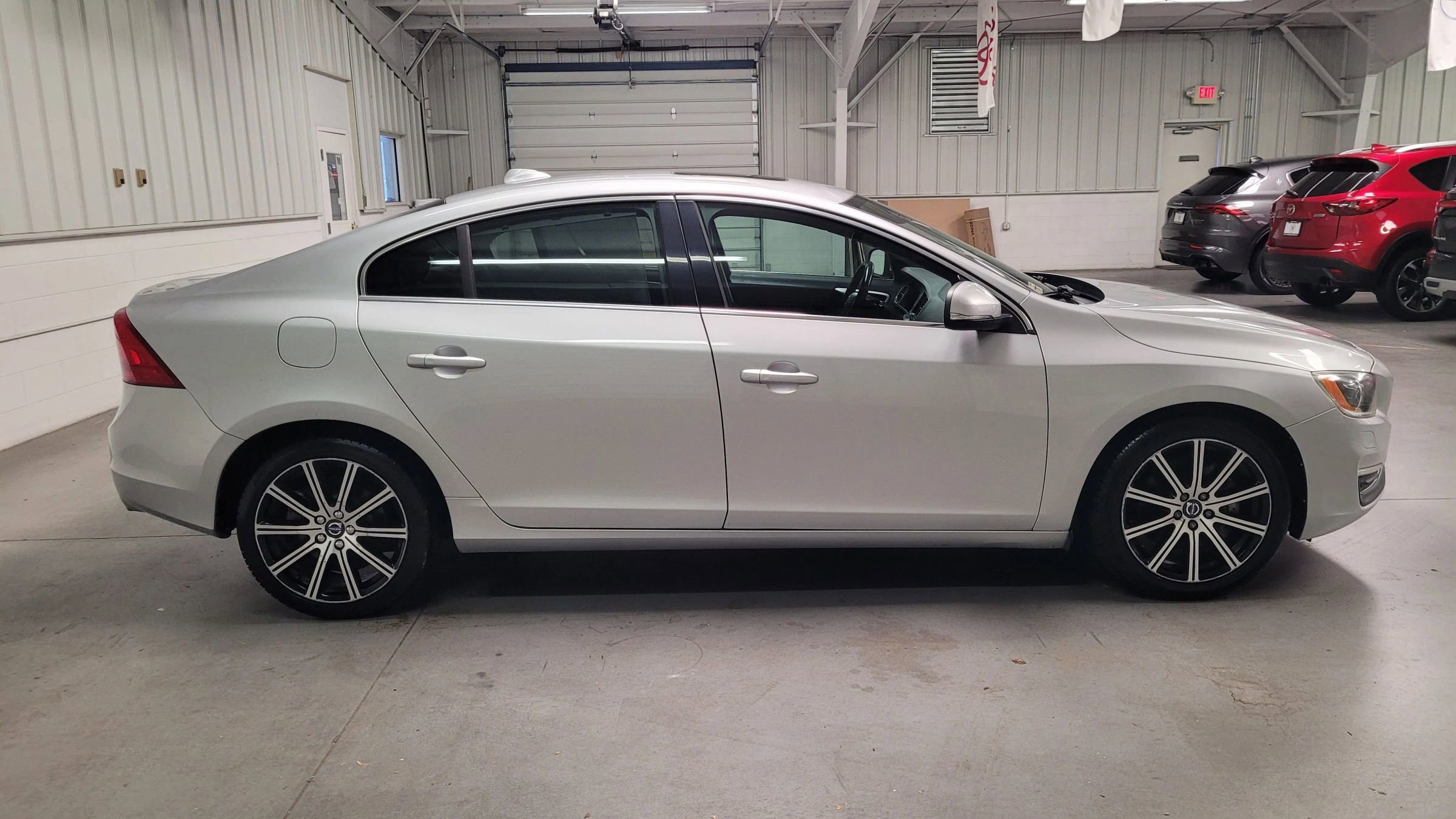Used 2016 Volvo S60 T5 Inscription Platinum image 9