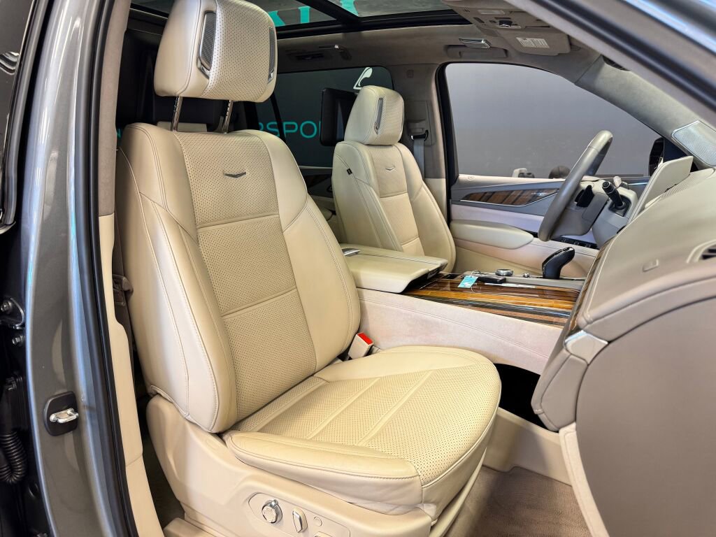 Used 2021 Cadillac Escalade ESV Sport Platinum image 16