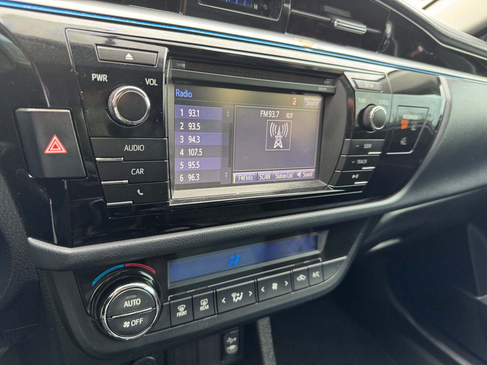 Used 2015 Toyota Corolla S FWD image 23
