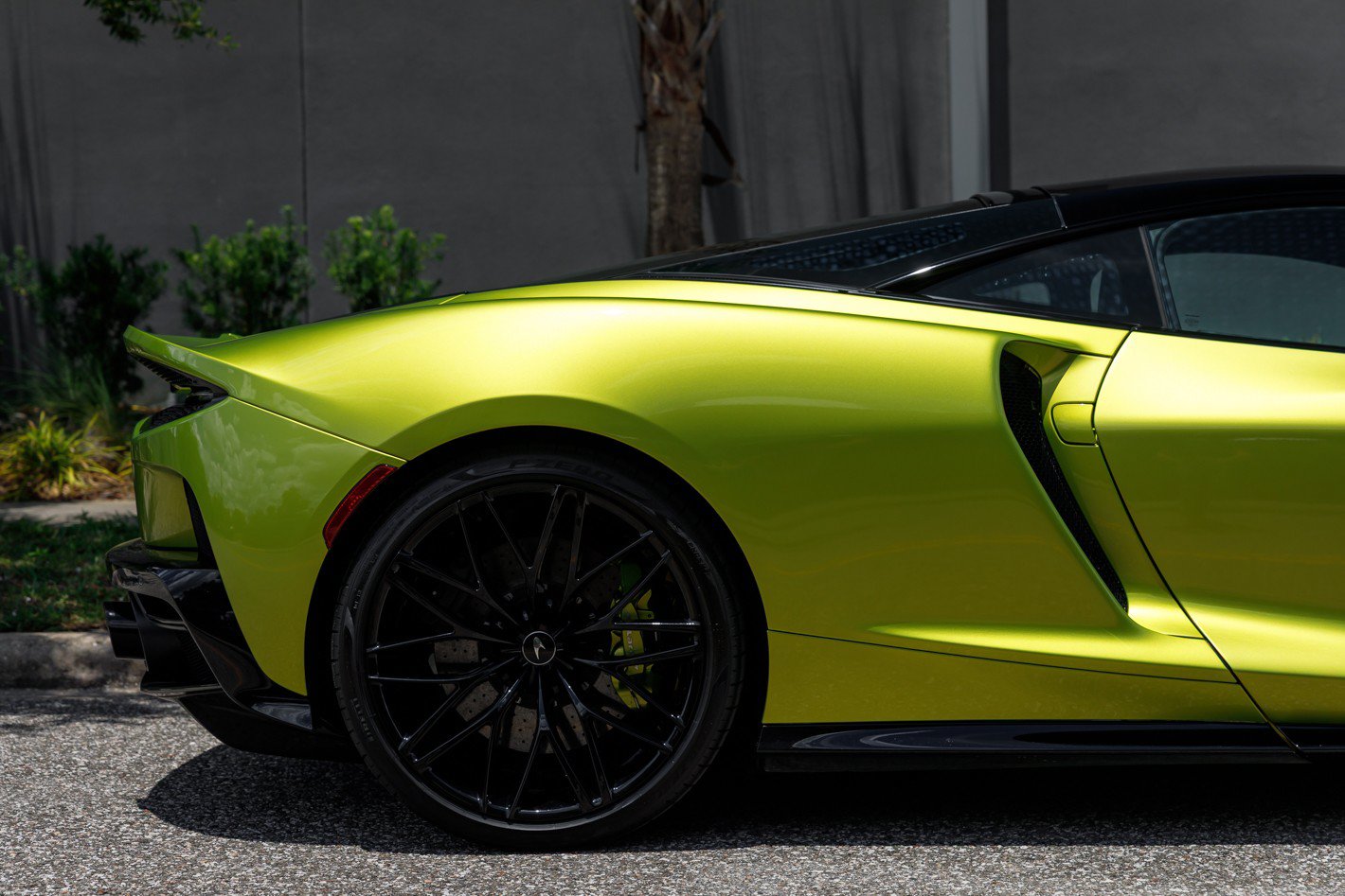 Used 2023 McLaren GT RWD image 13