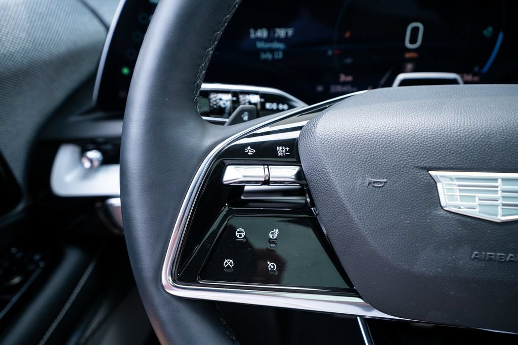 Used 2025 Cadillac Optiq Sport 1 w/ LPO, ONYX Package AWD/4WD image 34