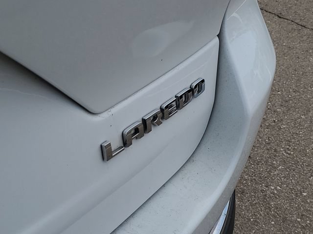 Used 2023 Jeep Grand Cherokee Laredo AWD/4WD image 36