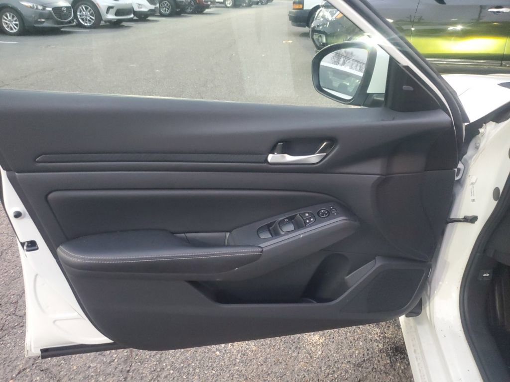 Used 2024 Nissan Altima 2.5 SV w/ SV Premium Package image 13