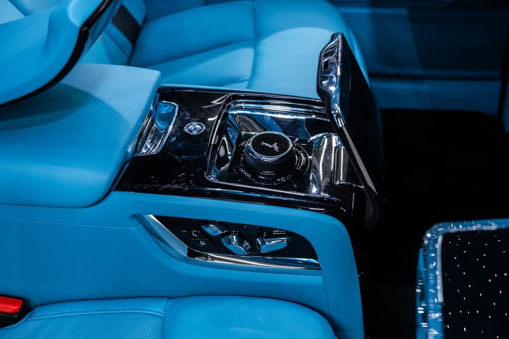 Used 2025 Rolls-Royce Phantom Sedan image 33