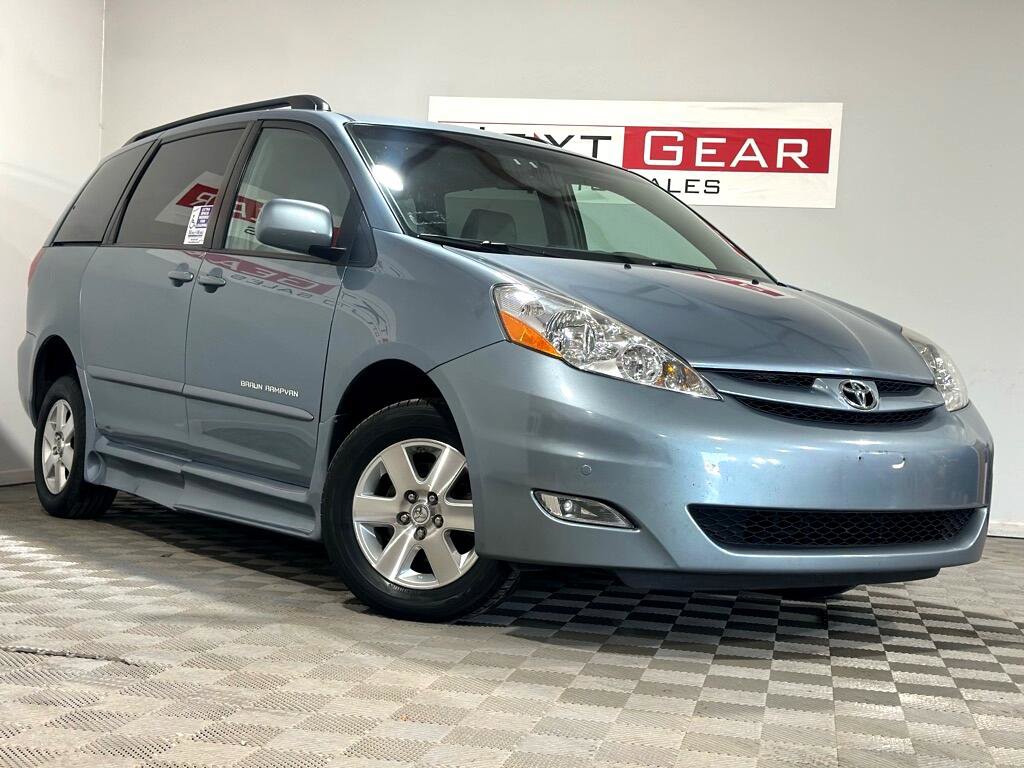 Used 2010 Toyota Sienna XLE image 5