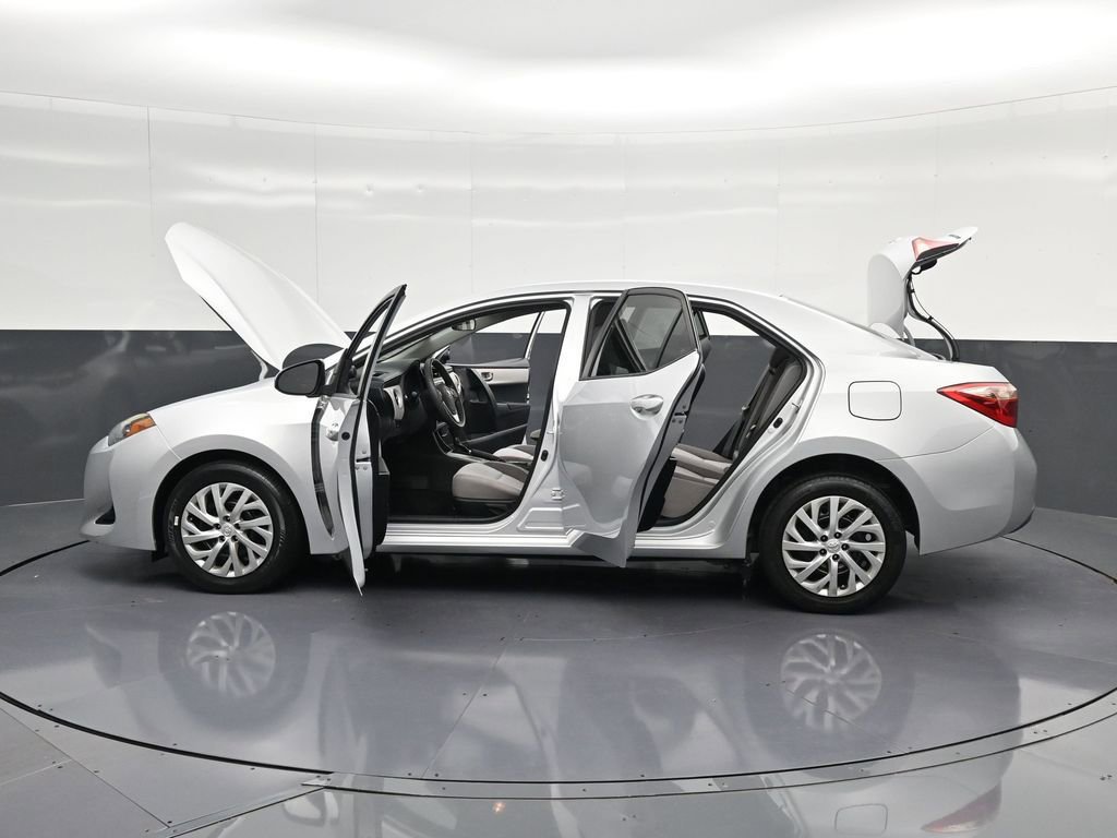 Used 2018 Toyota Corolla LE FWD image 40