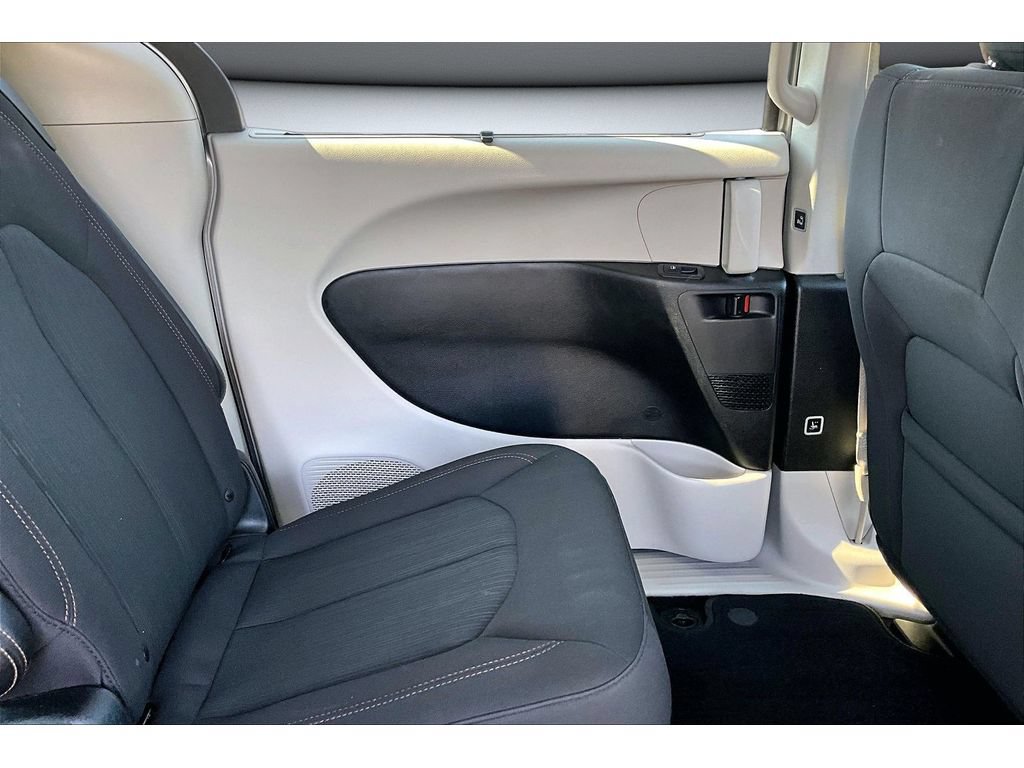 Certified 2019 Chrysler Pacifica Touring Plus FWD image 36