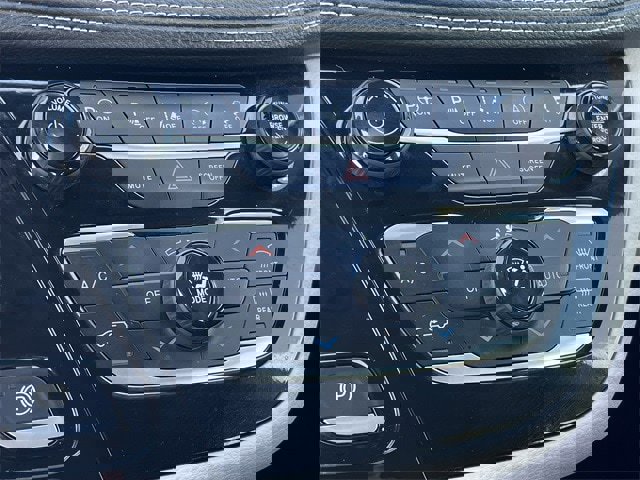 Used 2024 Chrysler Pacifica Touring-L image 18