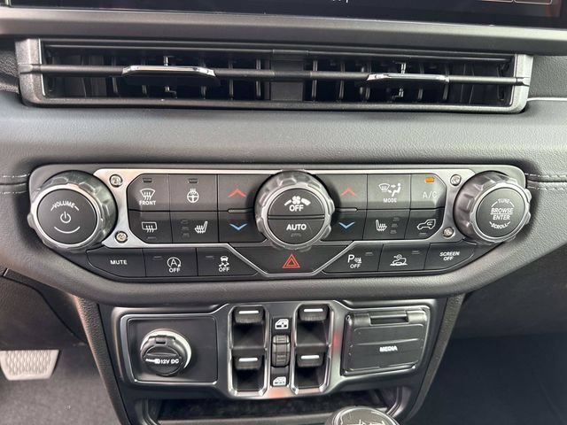 New 2026 Jeep Wrangler Unlimited Sahara w/ Whitecap Package AWD/4WD image 26