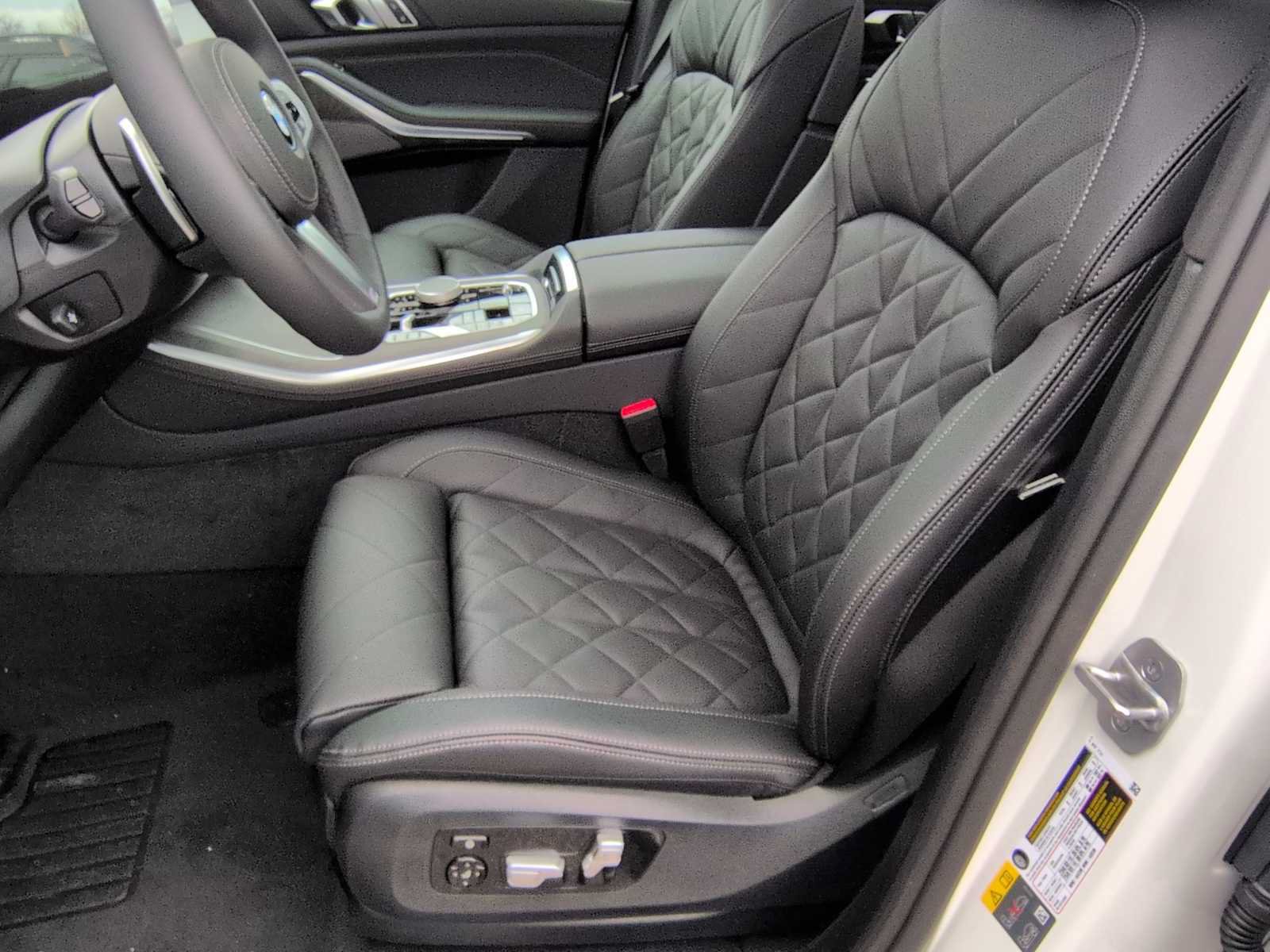 Used 2026 BMW X5 xDrive50e w/ M Sport Package AWD/4WD image 17