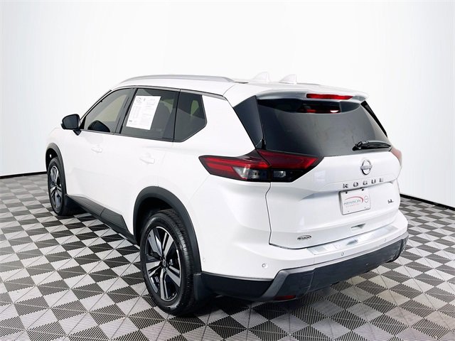 Used 2025 Nissan Rogue SL w/ Tech Package image 6