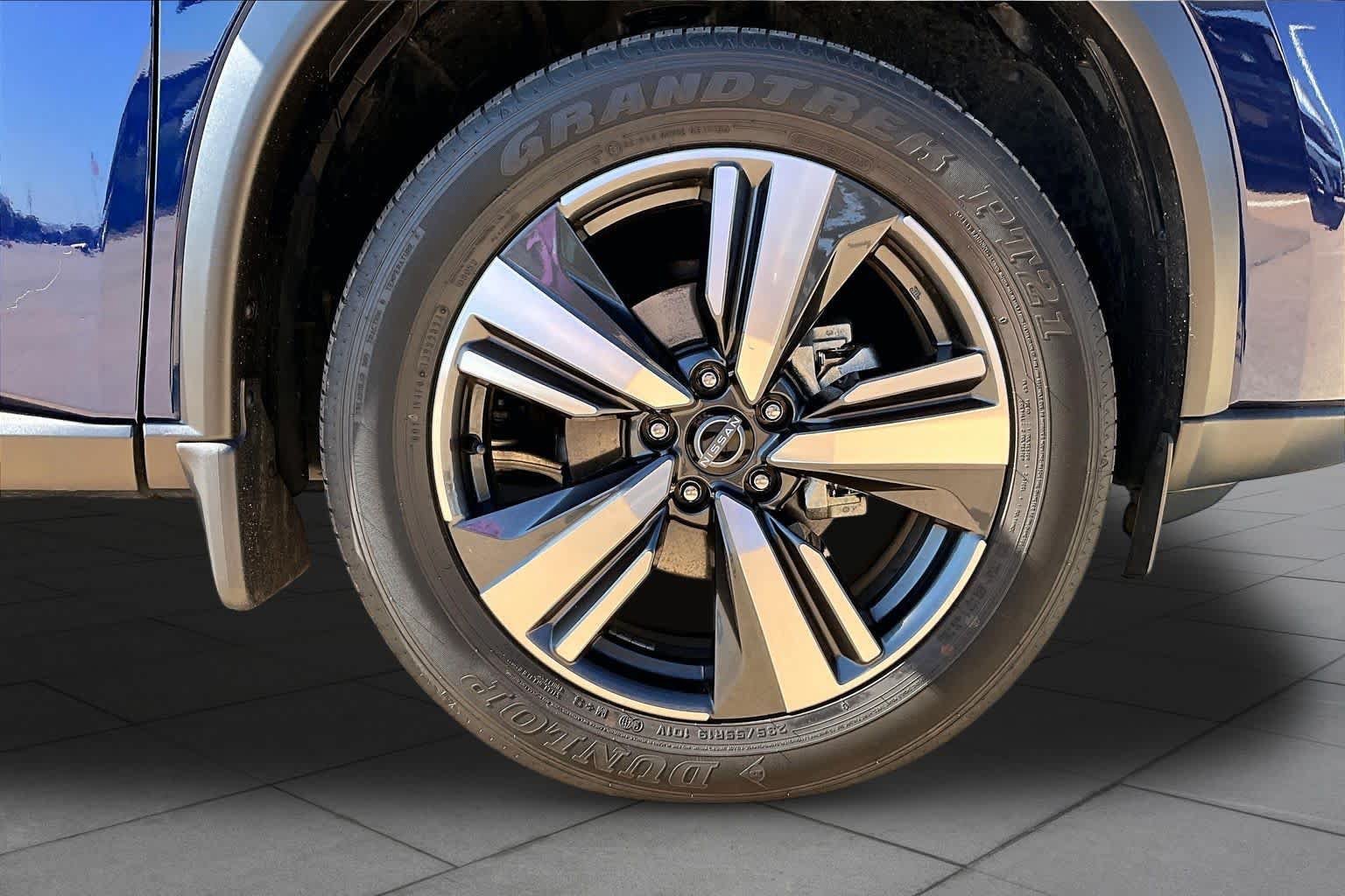 Certified 2025 Nissan Rogue SL AWD/4WD image 10