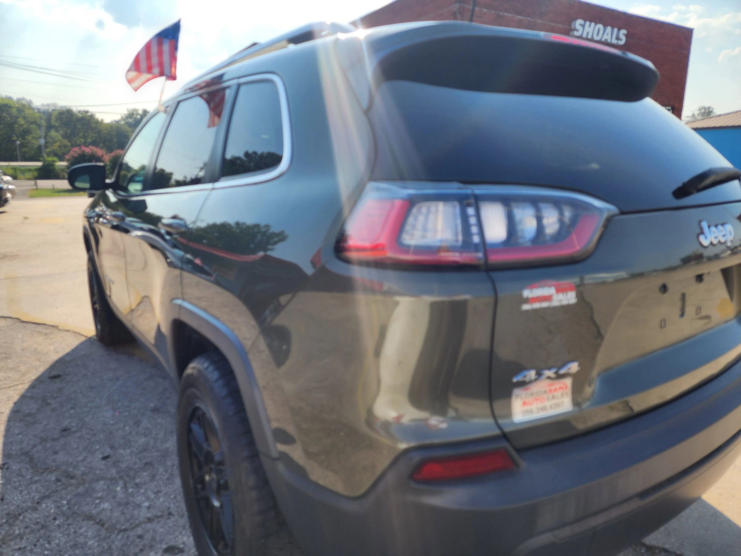 Used 2019 Jeep Cherokee Latitude Plus image 4