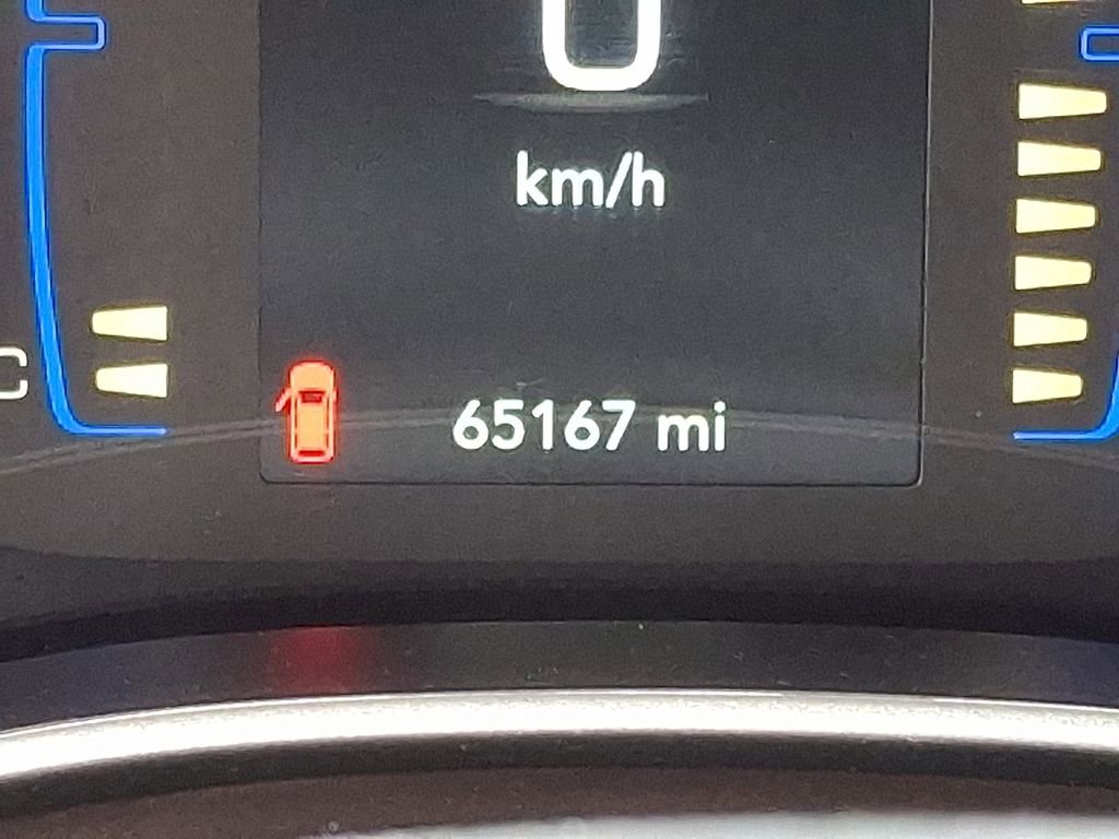 Used 2023 Chrysler Voyager LX image 20