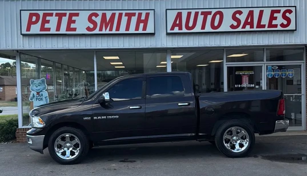 Used 2011 RAM 1500 Laramie AWD/4WD image 2