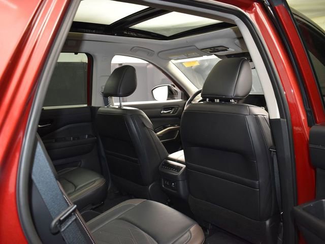 Used 2024 Nissan Pathfinder Platinum image 12