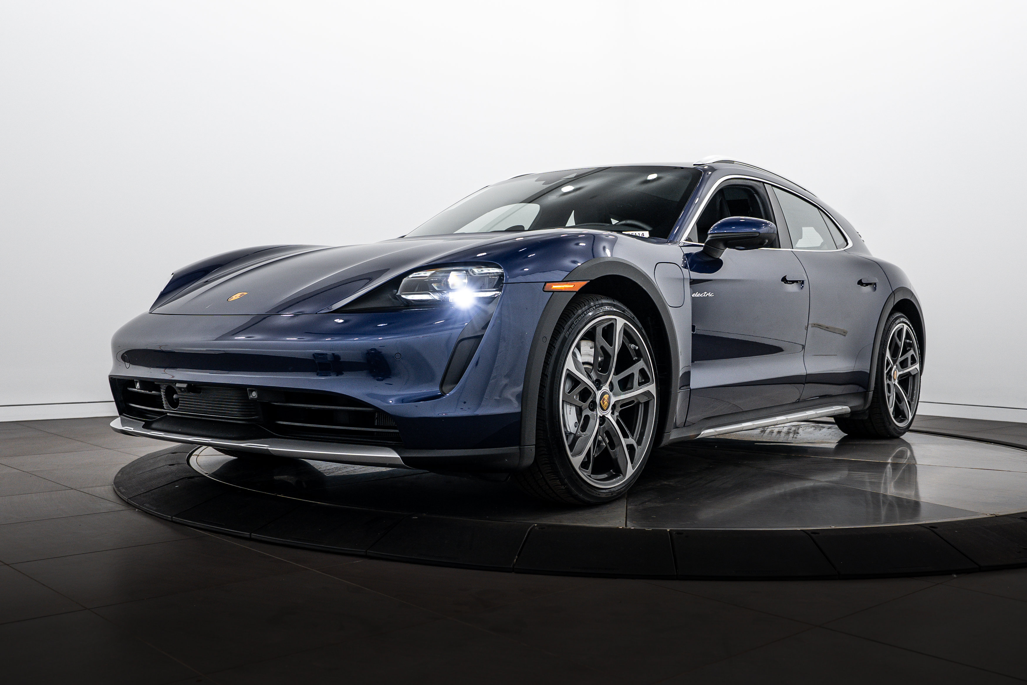 Certified 2024 Porsche Taycan 4S AWD/4WD image 1