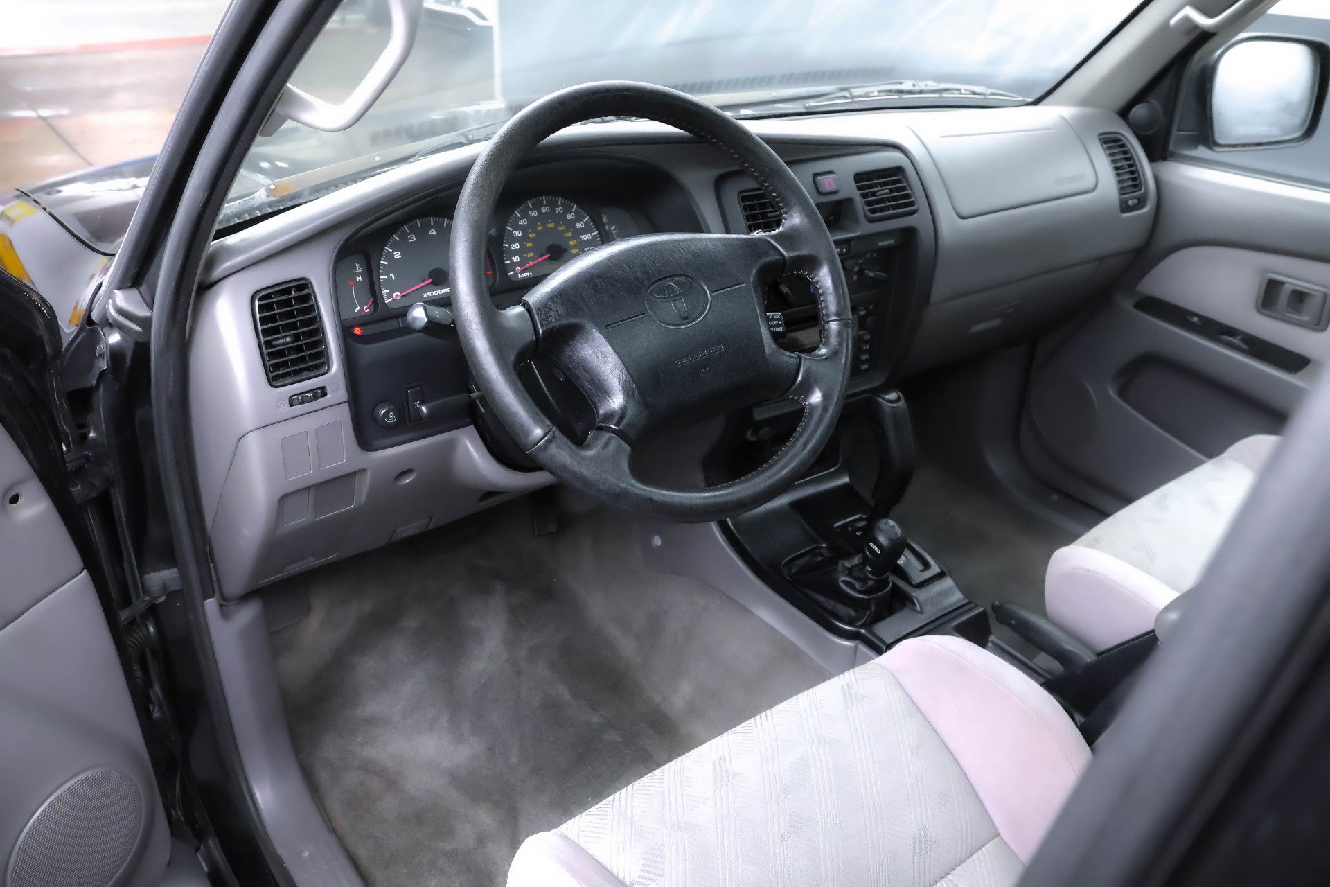 Used 2001 Toyota 4Runner SR5 image 13