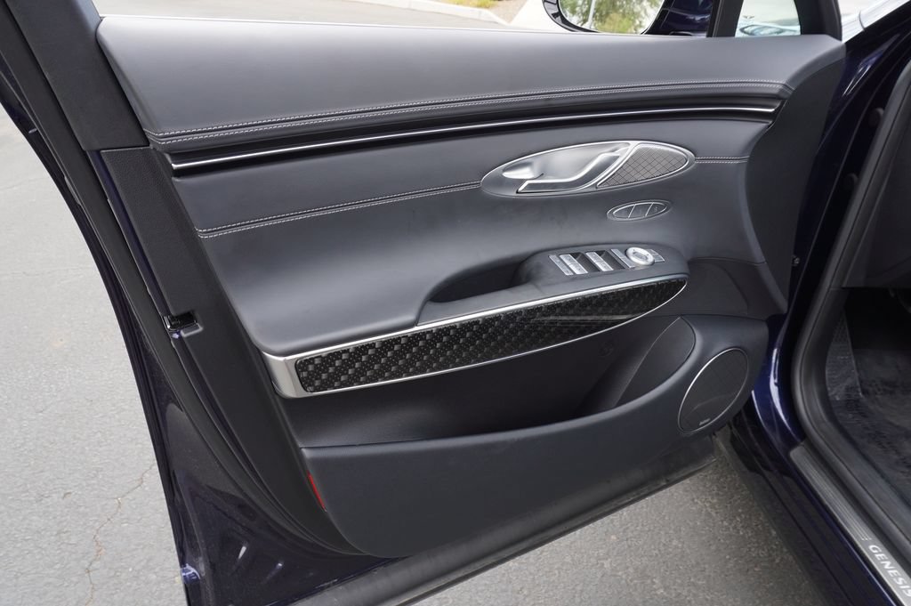 Used 2025 Genesis GV70 3.5T Sport w/ Sport Prestige Package AWD/4WD image 15