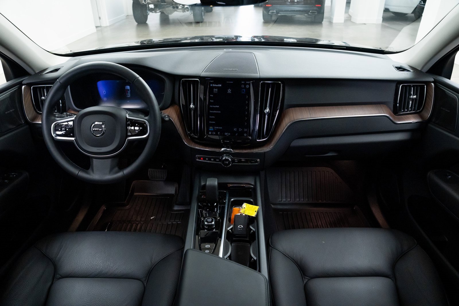 Used 2024 Volvo XC60 T8 Plus w/ Protection Package Premier image 9