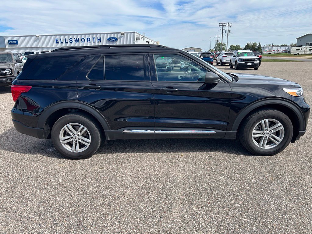Used 2024 Ford Explorer XLT w/ Equipment Group 202A AWD/4WD image 8