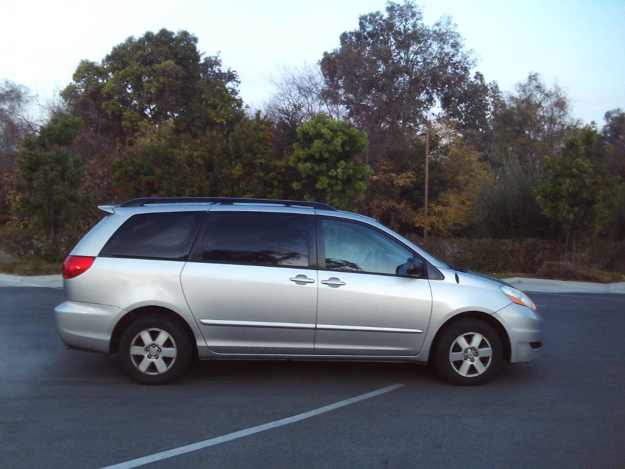 Used 2004 Toyota Sienna XLE FWD image 12