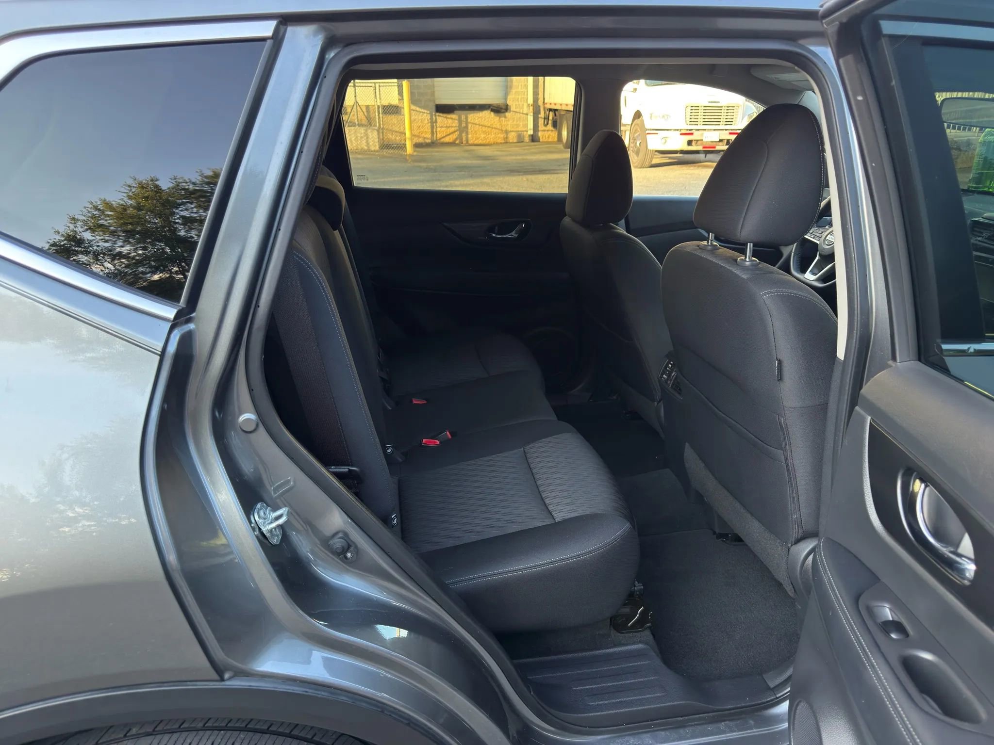 Used 2020 Nissan Rogue SV image 26