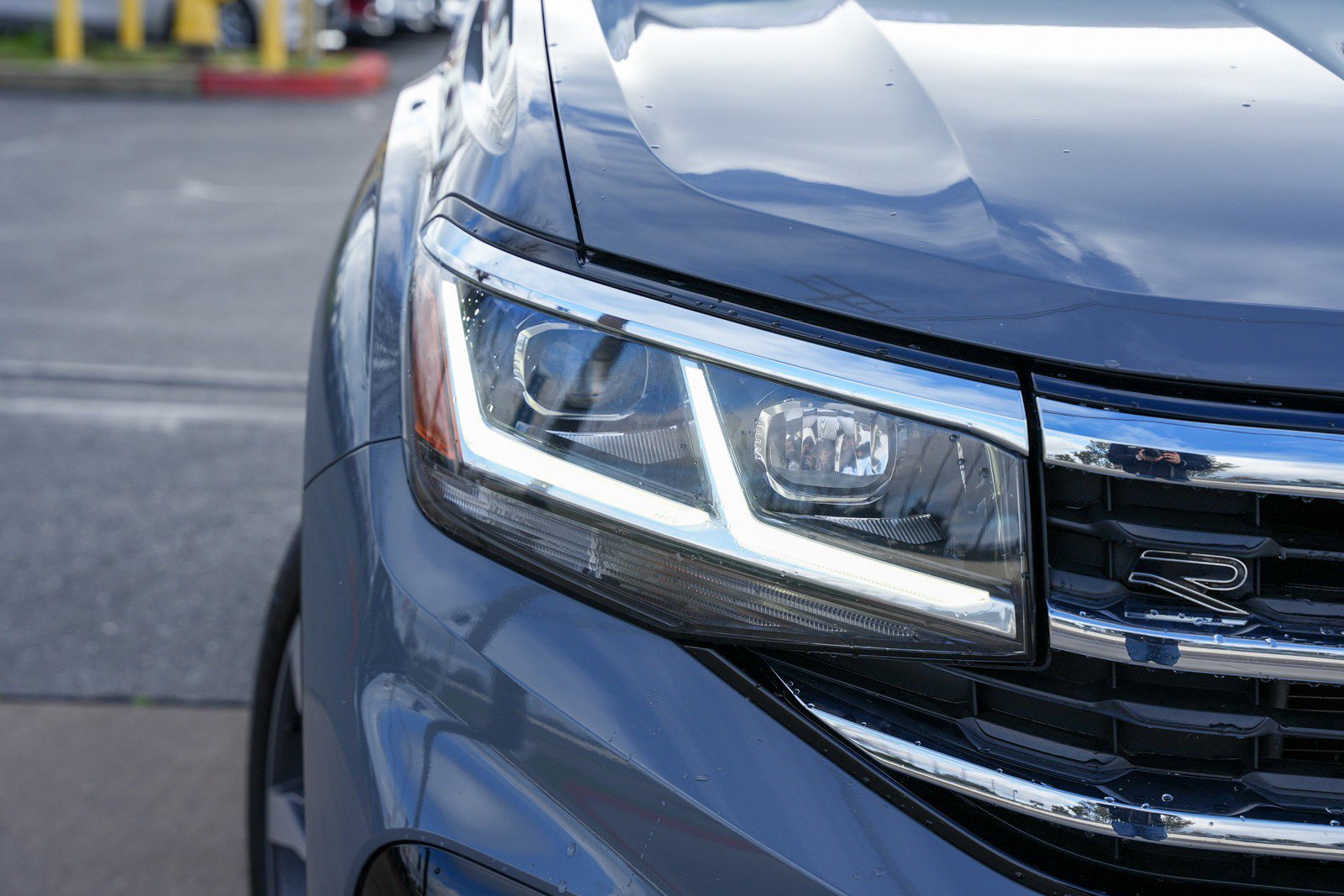 Used 2021 Volkswagen Atlas Cross Sport SEL Premium image 3