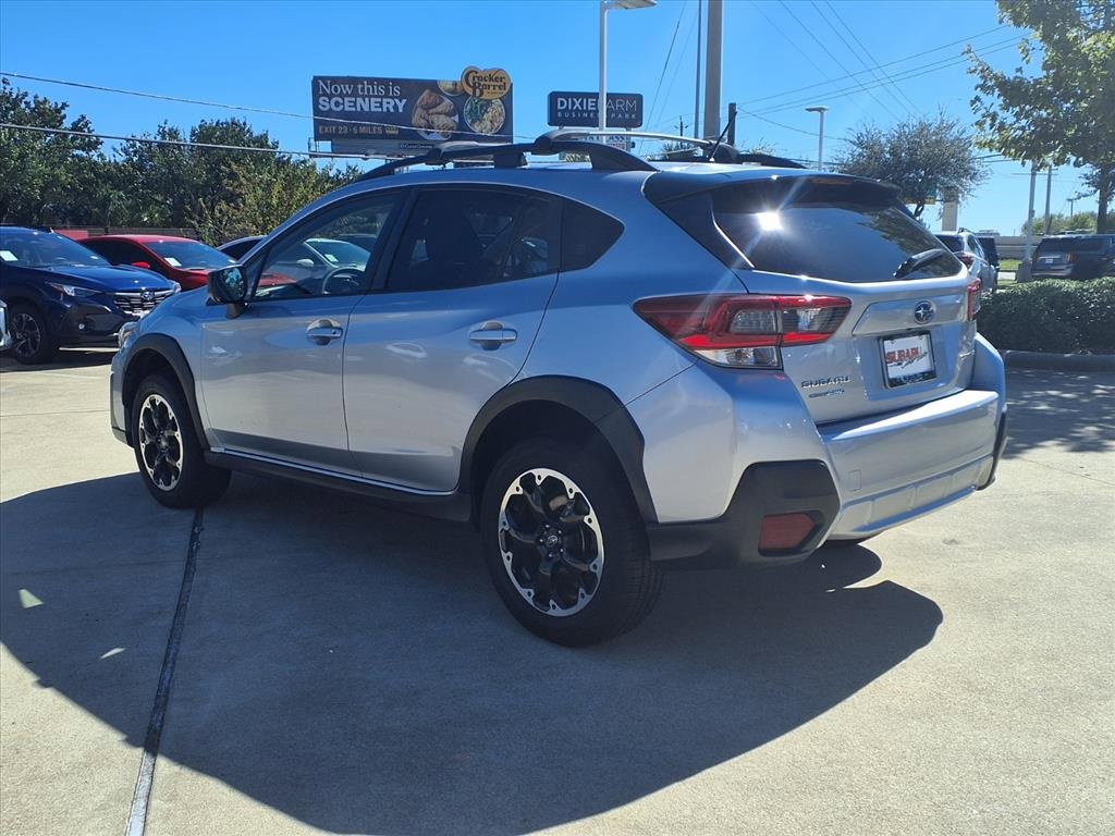 Used 2021 Subaru Crosstrek 2.0i image 2