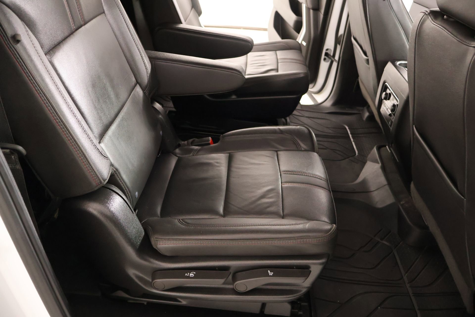 Used 2024 Chevrolet Suburban RST w/ Luxury Package RWD image 15