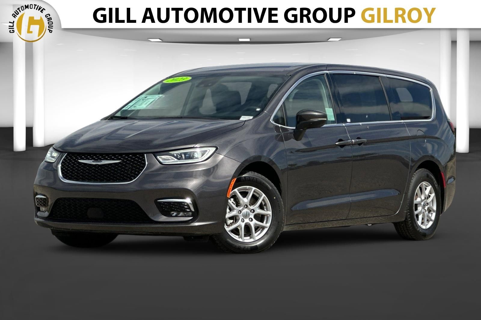 Used 2023 Chrysler Pacifica Touring-L FWD image 1