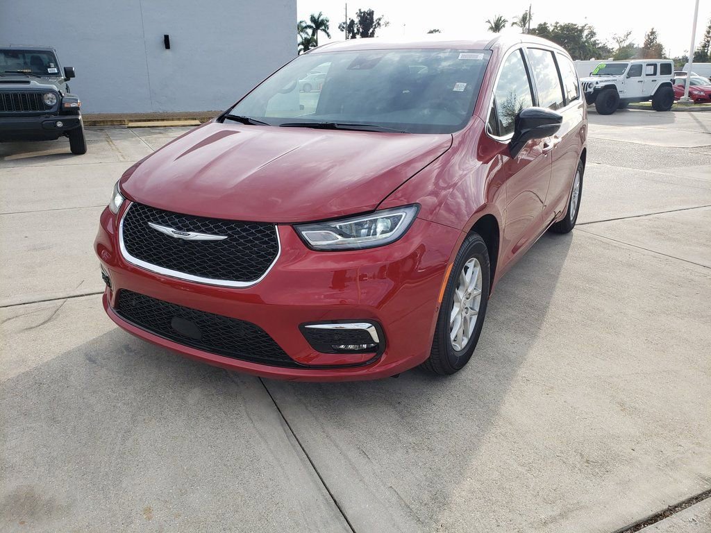 New 2026 Chrysler Pacifica Select image 1