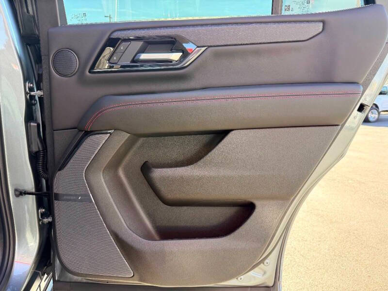 Used 2025 GMC Yukon AT4 Ultimate w/ LPO, Floor Liner Package AWD/4WD image 41