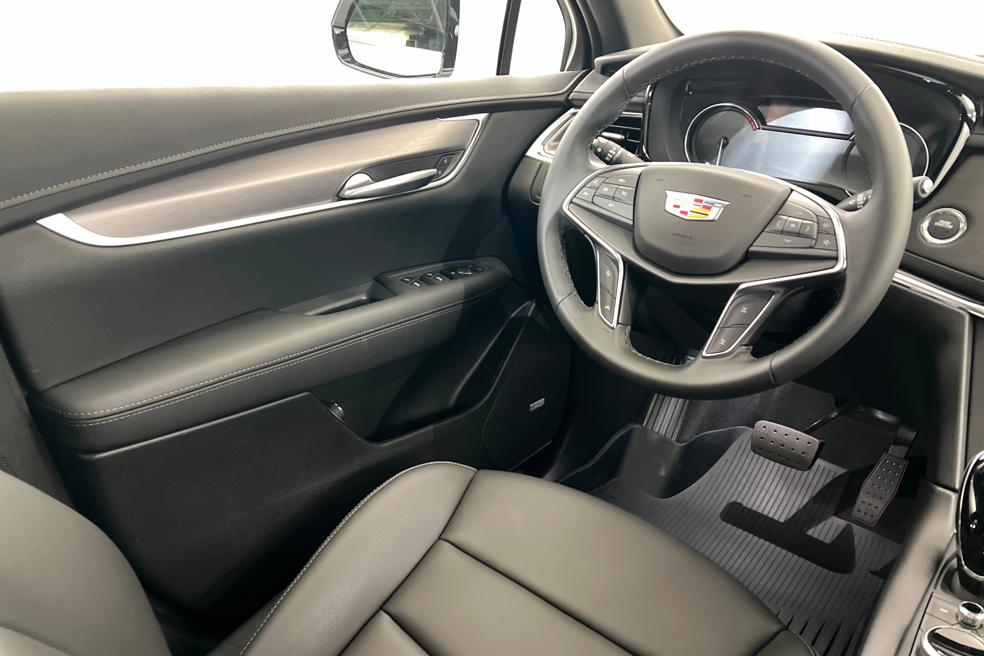 New 2026 Cadillac XT5 Luxury w/ LPO, Floor Liner Package AWD/4WD image 12