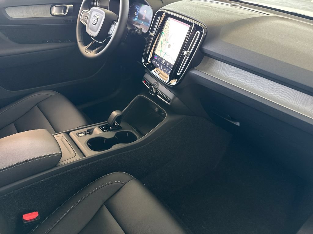 New 2026 Volvo XC40 B5 Core w/ Climate Package AWD/4WD image 15