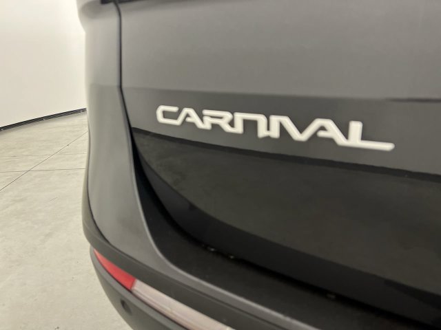 Used 2023 Kia Carnival LX FWD image 31