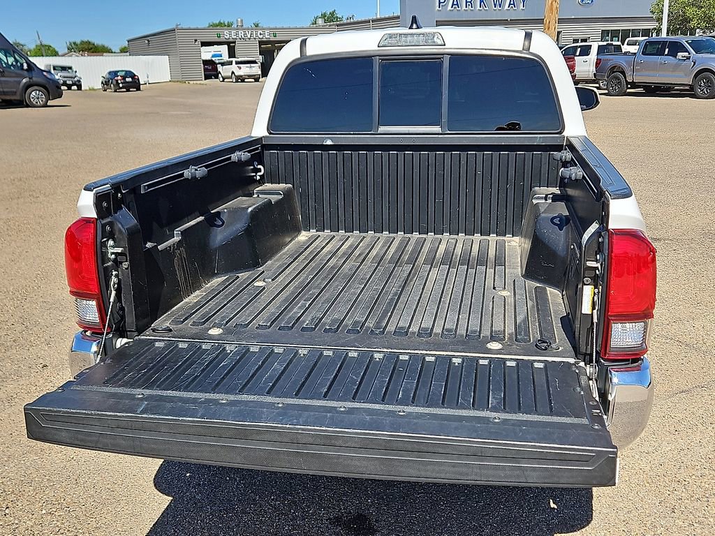Used 2020 Toyota Tacoma SR5 w/ SR5 Appearance Package (SM) RWD image 9