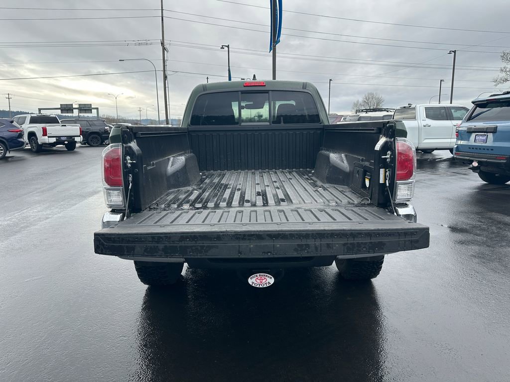 Used 2021 Toyota Tacoma TRD Off-Road w/ TRD Premium Off Road Package AWD/4WD image 11