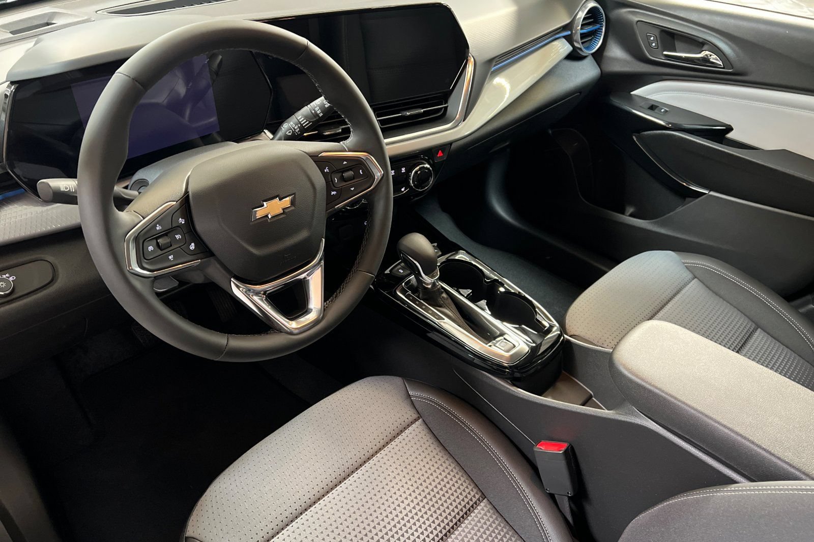 Used 2025 Chevrolet Trax LT w/ Driver Confidence Package FWD image 10