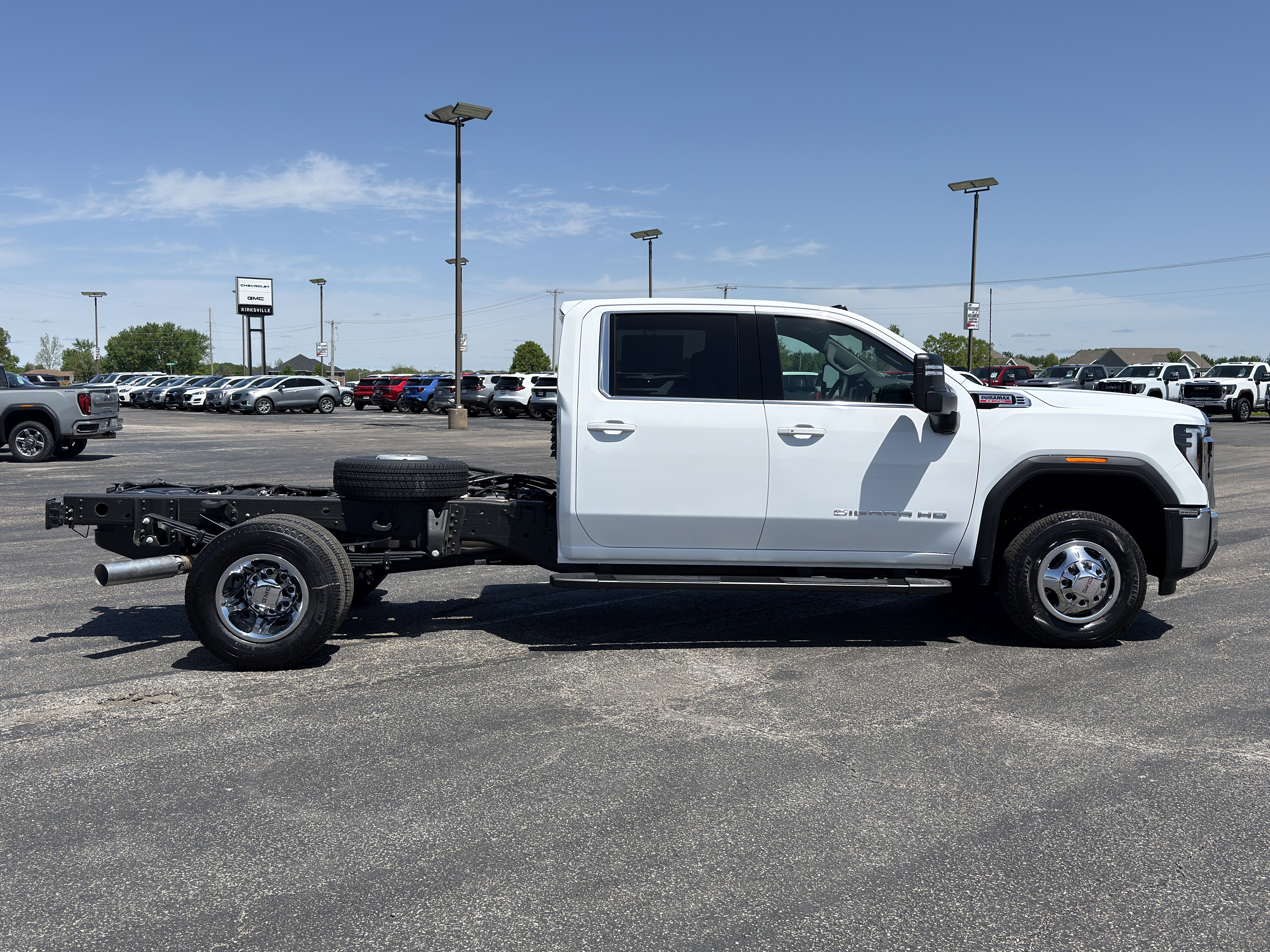 New 2026 GMC Sierra 3500 SLE w/ SLE Convenience Package AWD/4WD image 3