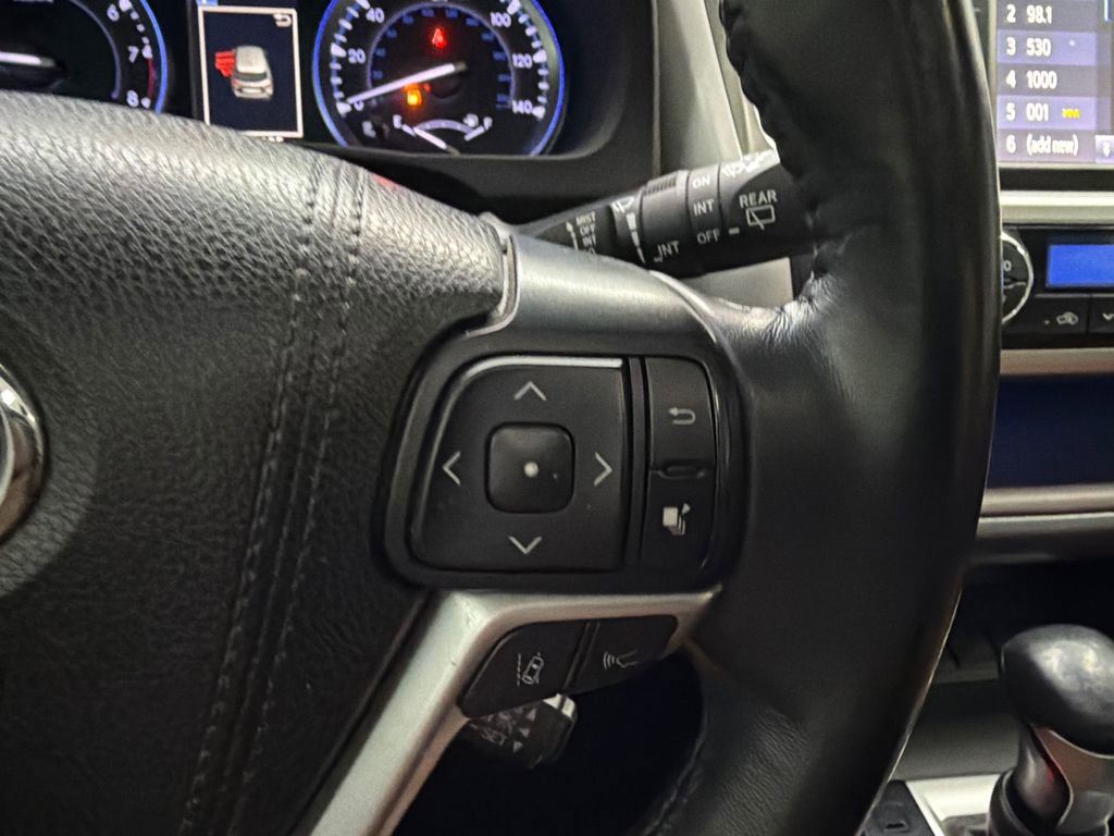 Used 2019 Toyota Highlander Limited FWD image 29