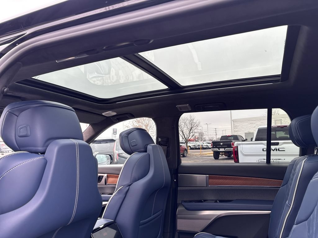 New 2026 Cadillac Vistiq Premium Luxury w/ LPO, Floor Liner Package AWD/4WD image 40
