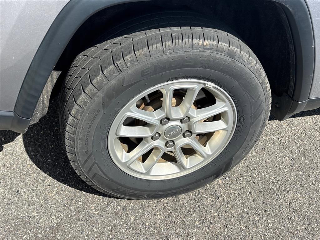 Used 2018 Jeep Grand Cherokee Laredo image 7
