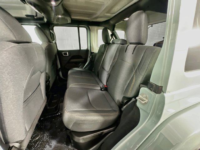 Used 2024 Jeep Wrangler Unlimited Sahara AWD/4WD image 25