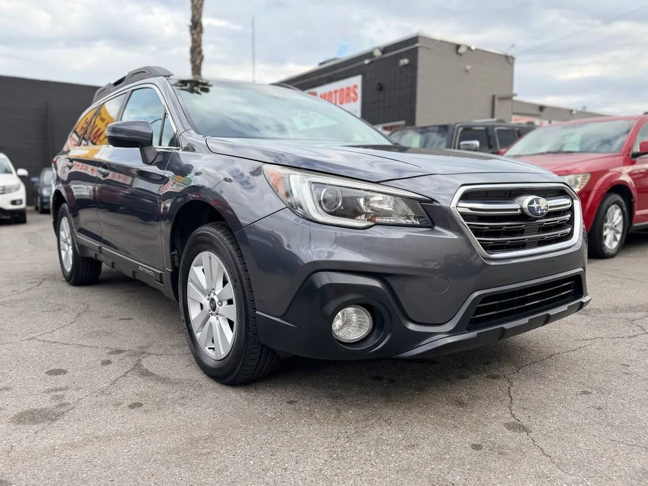 Used 2018 Subaru Outback 2.5i Premium image 3