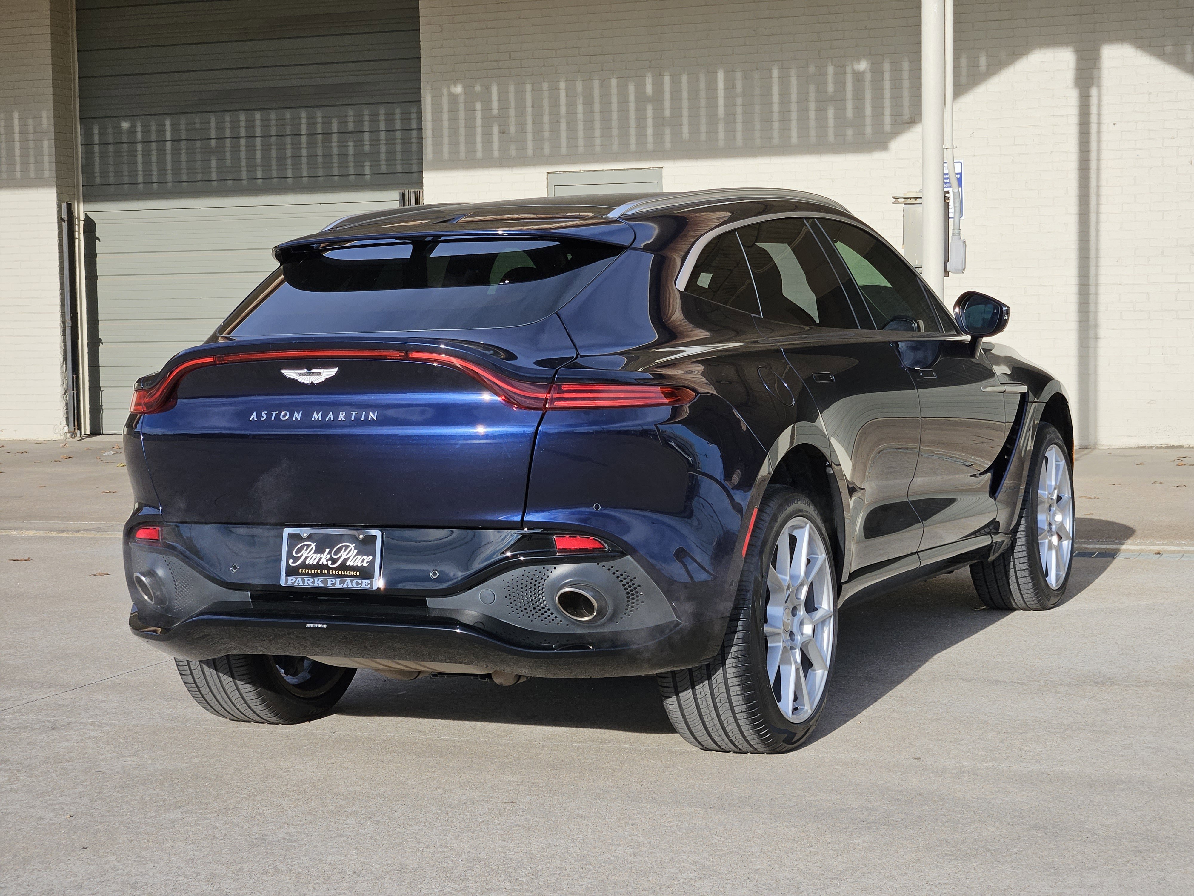 Used 2021 Aston Martin DBX image 9